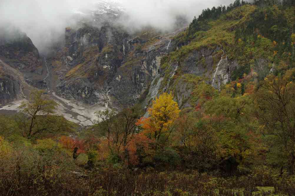 Progression en direction de la cascade sacrée, le 24 octobre 2010
