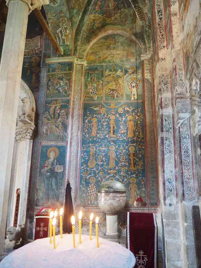 Intérieur du monastère de 
Deçan (Дечани, Dečani) (photo : Philippe PISTER)